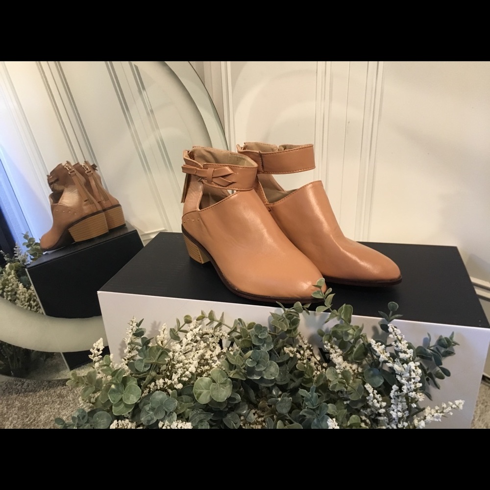 Tan/Peach 🍑 Thick Stitch Bootie 🔥